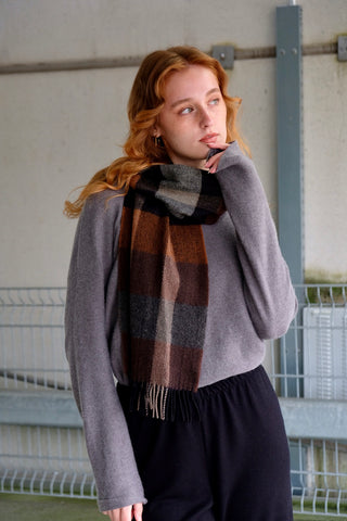 Hochwertiger 80s/90s Schal aus Kaschmir und Wolle mit Karomuster in Schwarz, Braun- und Grautönen – ein absolutes Highlight