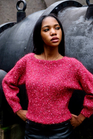 80s/90s Handmade Wollpullover aus tollem Glitzerstrick in Pink, eher kürzerer Schnitt mit leicht eckigem U-Boot-Kragen – tragbar von einer XS bis S – ein wahres Unikat und absolutes Highlight