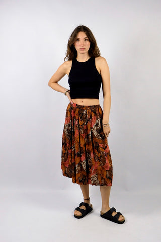 80s/90s Viskose Rock mit stretchy Gummizugbund, seitlichen Eingrifftaschen und hoher Taille (auf den Fotos Mid Waist gestylt) sowie tollem Crazy Pattern Print in Lachs, Hellbraun, Dunkelbraun, Schwarz und Weiß – vermutlich ein handmade Unikat, tragbar von einer XS bis S und ein absolutes Highlight
