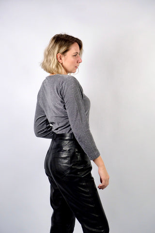 Glitzerndes, quer geripptes 90s Shirt in Grau/Silber mit Rundhalsausschnitt und ¾-Ärmeln – Größe L/XL