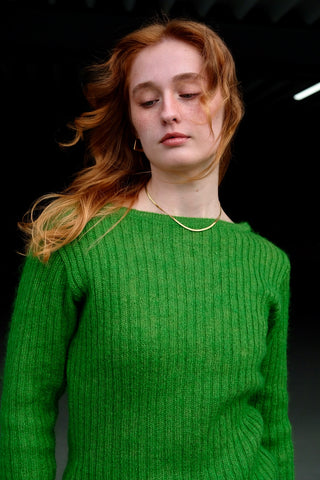 90s Basic Pullover aus geripptem Mohair-Mix in tollem Grün – figurnaher und kürzerer Schnitt mit ¾-Ärmeln – Größe S und ein Basic Highlight