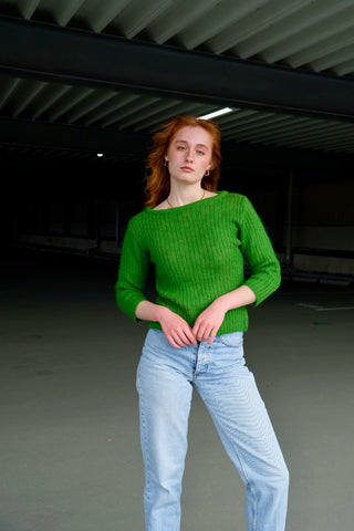 90s Basic Pullover aus geripptem Mohair-Mix in tollem Grün – figurnaher und kürzerer Schnitt mit ¾-Ärmeln – Größe S und ein Basic Highlight