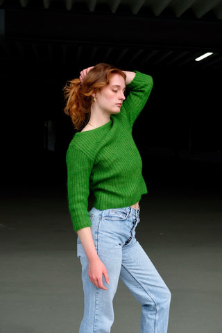 90s Basic Pullover aus geripptem Mohair-Mix in tollem Grün – figurnaher und kürzerer Schnitt mit ¾-Ärmeln – Größe S und ein Basic Highlight