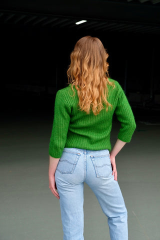 90s Basic Pullover aus geripptem Mohair-Mix in tollem Grün – figurnaher und kürzerer Schnitt mit ¾-Ärmeln – Größe S und ein Basic Highlight