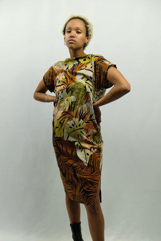 90s Shirtkleid aus reiner Baumwolle mit tollem Botanik Print in Braun, Schwarz, Hellgrün und Orange – lässiger, gerader Schnitt mit Beinschlitz – wir empfehlen das Kleid einer XS
