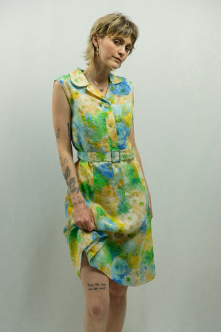 70s Blusenkleid mit zugehörigem Taillengürtel und abstrakt-floralem Muster in Grün, Gelb, Orange und Blau, wir empfehlen das Kleid einer S bis M