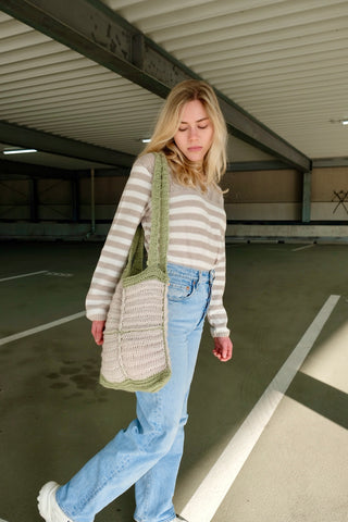 90s Handmade Stricktasche in Hellgrün und Creme