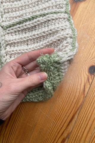 90s Handmade Stricktasche in Hellgrün und Creme