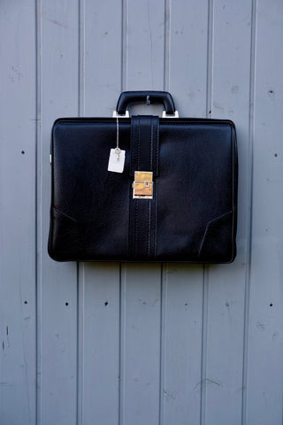 70s Deadstock Aktentasche in Schwarz (vermutlich Kunstleder) mit dazugehörigem Schlüssel – ein absolutes Highlight