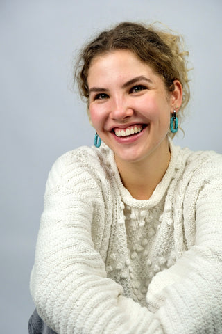 Natursteinohrringe mit Türkis Anhänger.