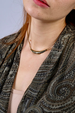 Gliederkette aus den 70s/80s mit gedrehtem Barren-Design, eher kurz, vermutlich Modeschmuck/vergoldet