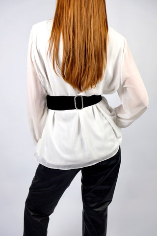 Handmade 70s Taillengürtel aus schwarzem Samt mit tollen Glitzersteinchen vorn und hinten – zwei mögliche Tragevarianten – wir empfehlen den Gürtel einer S oder der Zwischengröße S/M (bis Taillenumfang 72,5cm)