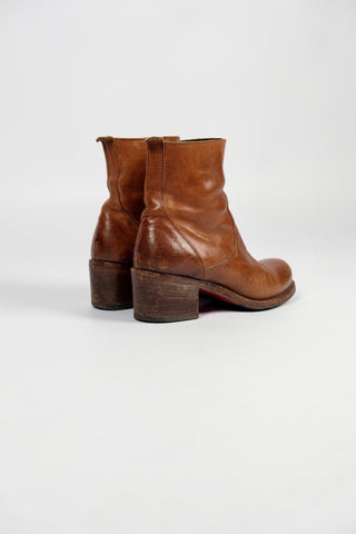 Cognacbraune Stiefeletten aus hochwertigem Echtleder von der Marke MOMA, made in Italy – die Marke ist für ihre traditionelle Handarbeit und feinstes Leder in tollem Vintage Look bekannt – Neupreis ca. 400€. Runder Stil, zeitloses Design und bequeme Passform. Mit Blockabsatz und Reißverschluss innen, Größe 37 – ein absolutes Highlight in gepflegtem gebrauchten Zustand