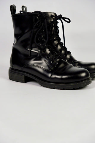 schwarze Boots zum Schnüren aus echtem Glattleder von der Marke Vagabond in Größe 37 - ein absolutes Highlight in gepflegtem gebrauchten Zustand