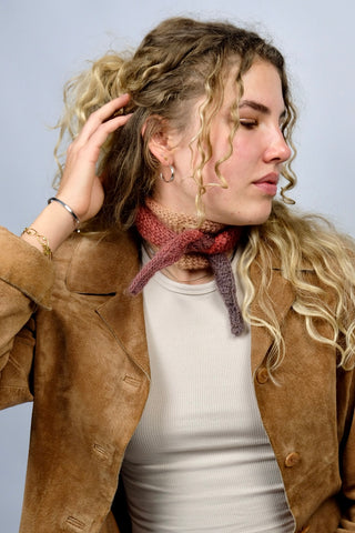 Handmade Minischal aus Wollgarn mit tollem Farbverlauf in Orange/Rost, Senf/Ocker, Mauve und Graubraun.