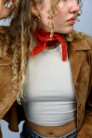 Handmade Minischal aus 70er Jahre Acryl-Garn in Orange.