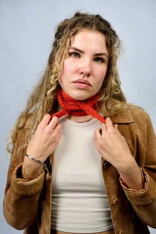 Handmade Minischal aus 70er Jahre Acryl-Garn in Orange.