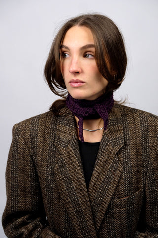 Handmade Minischal aus weichem Acryl-Garn in Pflaume.
