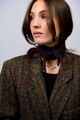 Handmade Minischal aus weichem Acryl-Garn in Pflaume.