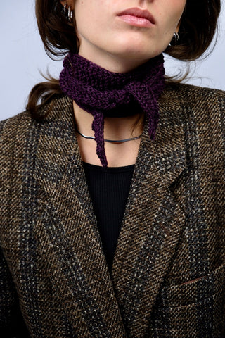 Handmade Minischal aus weichem Acryl-Garn in Pflaume.
