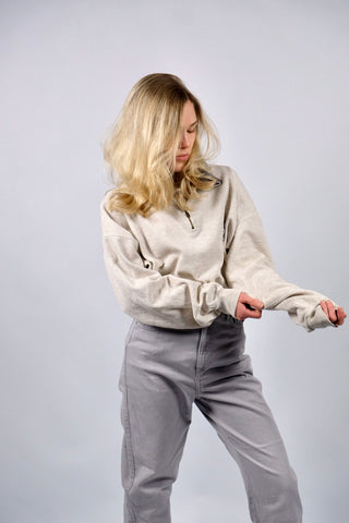 Creme/Beige melierter 90s Sweater aus reiner Baumwolle mit Half Zip Kragen und kleiner Logo-Stickerei auf der Brust – unisex tragbar: Herren XL, Damen XL bis XXL und ideal für größere Körpergrößen