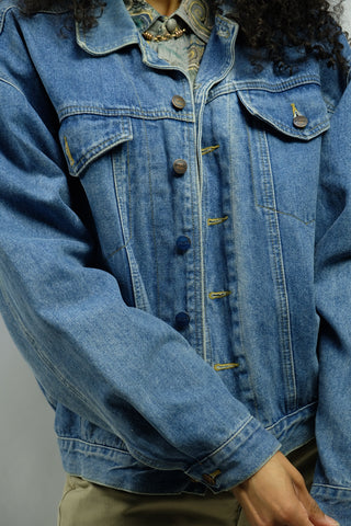 mittelblaue 80s/90s Jeansjacke mit seitlichen Eingrifftaschen, unisex tragbar (Herren L/XL, Damen XL und ideal für große Körpergrößen)