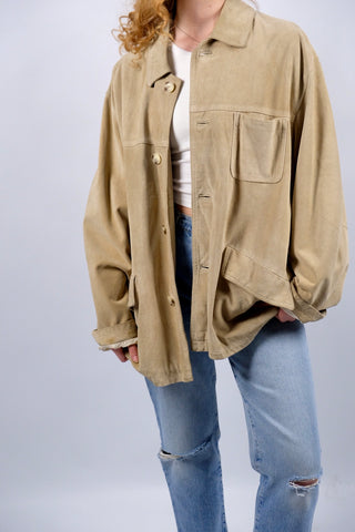 90s Hemdjacke made in Italy aus echtem Veloursleder in sandigem Beige – Größe XL und unisex tragbar