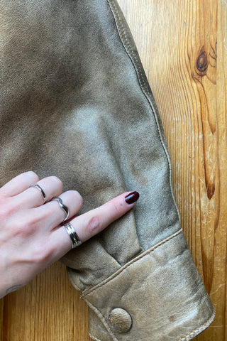 Graubraune 80s/90s Bomberjacke made in Italy aus echtem Leder mit toller Maserung – unisex tragbar: Herren S/M, für Damen empfehlen wir die Jacke einer M – ein absolutes Highlight