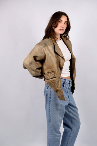 Graubraune 80s/90s Bomberjacke made in Italy aus echtem Leder mit toller Maserung – unisex tragbar: Herren S/M, für Damen empfehlen wir die Jacke einer M – ein absolutes Highlight