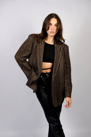 Klassischer 80s/90s Blazer aus reiner Schurwolle mit Taschen und meliertem Karo-/Streifenmuster in Dunkelbraun und Dunkelgrau – unisex tragbar: entspricht ca. einer Herren-M, für Damen empfehlen wir den Blazer einer L bis XL – ein absolutes Highlight