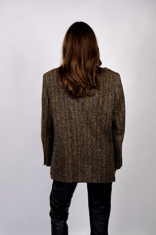 Klassischer 80s/90s Blazer aus reiner Schurwolle mit Taschen und meliertem Karo-/Streifenmuster in Dunkelbraun und Dunkelgrau – unisex tragbar: entspricht ca. einer Herren-M, für Damen empfehlen wir den Blazer einer L bis XL – ein absolutes Highlight