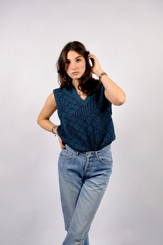 80s/90s Pullunder in Petrol mit V-Kragen und geometrischem Strickmuster in Dunkelblau – unisex tragbar (Herren M, Damen ca. M/L)