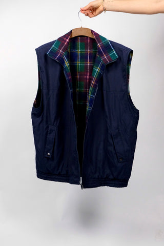 90s Wendeweste mit Eingrifftaschen – karierter Fleecestoff auf der einen Seite, dunkelblaues, glattes Material auf der anderen Seite – unisex tragbar (Herren L, Damen L/XL)