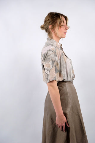 80s/90s Viskose Hemd mit tollem Crazy Pattern Print in Grau, Beige/Hellbraun, Altrosa und Weiß – unisex tragbar: Herren M, Damen M/L – ein absolutes Highlight