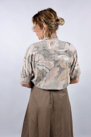 80s/90s Viskose Hemd mit tollem Crazy Pattern Print in Grau, Beige/Hellbraun, Altrosa und Weiß – unisex tragbar: Herren M, Damen M/L – ein absolutes Highlight