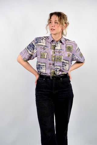 Fliederfarbenes 80s/90s Seidenhemd mit Crazy Pattern Print in Grau, Oliv, Creme, Dunkelblau, Dunkelrot, Graublau, Petrol und Olivbraun – unisex tragbar: Herren M, Damen L und ideal für größere Körpergrößen – ein absolutes Highlight