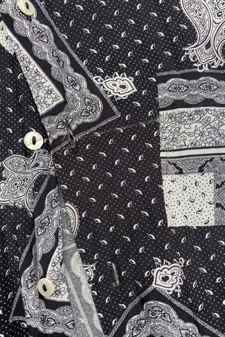 80s/90s Hemd aus reiner Viskose mit tollem Boho Crazy Pattern Print in Schwarz und Weiß – unisex tragbar: entspricht ca. einer heutigen Herren-M, für Damen empfehlen wir das Hemd einer M bis L – ein absolutes Highlight