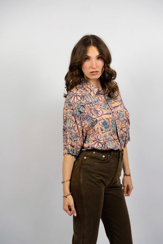 90s Hemd made in Italy aus reiner Viskose mit floralem Boho Crazy Pattern Print in Pfirsich, Mauve, Mintgrün, Blau, Weiß und Schwarz – unisex tragbar: Herren ca. heutige M, Damen L, eignet sich aber auch für oversized Looks an kleineren Größen – ein absolutes Highlight
