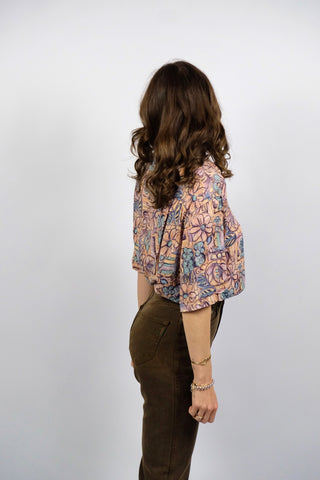 90s Hemd made in Italy aus reiner Viskose mit floralem Boho Crazy Pattern Print in Pfirsich, Mauve, Mintgrün, Blau, Weiß und Schwarz – unisex tragbar: Herren ca. heutige M, Damen L, eignet sich aber auch für oversized Looks an kleineren Größen – ein absolutes Highlight
