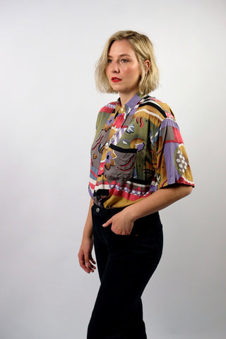 80s/90s Viskose Hemd mit tollem Crazy Pattern Print in Flieder, Graubraun/Mauve, Rot, Olivgrün, Hellbraun, Rotbraun, Schwarz, Weiß und gedecktem Blau – unisex tragbar: Herren L, für Damen empfehlen wir das Hemd einer XL – ein absolutes Highlight