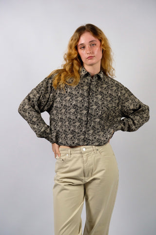 90s Viskose Hemd made in Italy mit floralem Boho Print in Schwarz, Creme/Beige und Grau – wurde von uns gecropped, wir empfehlen das Hemd ca. einer M – ein absolutes Highlight