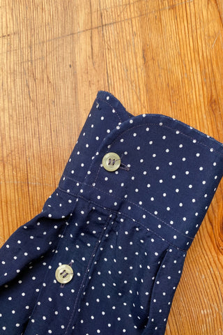 Marineblaues 90s Hemd made in Italy aus reiner Viskose mit weißem Pünktchenmuster – entspricht ca. einer heutigen M, ist unisex tragbar und eignet sich auch für oversized Looks