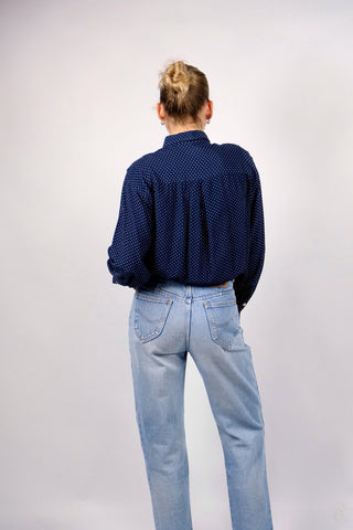 Marineblaues 90s Hemd made in Italy aus reiner Viskose mit weißem Pünktchenmuster – entspricht ca. einer heutigen M, ist unisex tragbar und eignet sich auch für oversized Looks