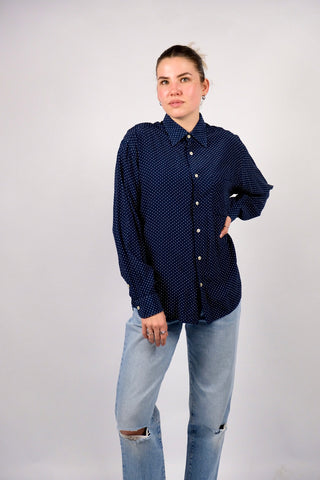 Marineblaues 90s Hemd made in Italy aus reiner Viskose mit weißem Pünktchenmuster – entspricht ca. einer heutigen M, ist unisex tragbar und eignet sich auch für oversized Looks