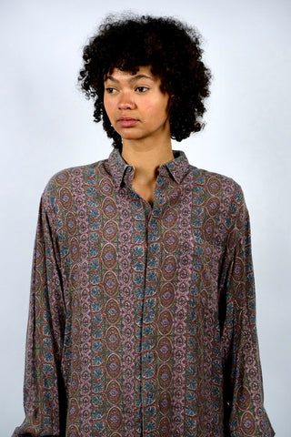 90s Hemd aus reiner, wertiger Viskose mit tollem Boho Print in gedecktem Dunkelgrün, Rot, Pink/Rosa, Oliv, Türkis und Weiß – unisex tragbar: Herren M, Damen M/L und ein absolutes Highlight