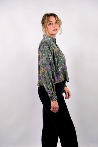 80s/90s Hemd aus reiner Viskose mit tollem Crazy Pattern Print in Dunkelgrau/Anthrazit, Lila, Beige/Braun, Blau und Grüntönen – verwaschener Look, Button Down Kragen und von uns gecropped – zu empfehlen für eine L und ein absolutes Highlight