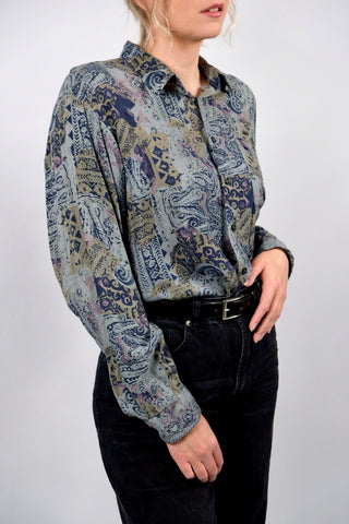 80s/90s Hemd aus reiner Viskose mit Boho Crazy Pattern Print in gedecktem Mintblau, Dunkelblau, Altrosa/Mauve, Oliv und Schwarz – unisex von einer L bis XL tragbar und ideal für größere Körpergrößen – ein absolutes Highlight