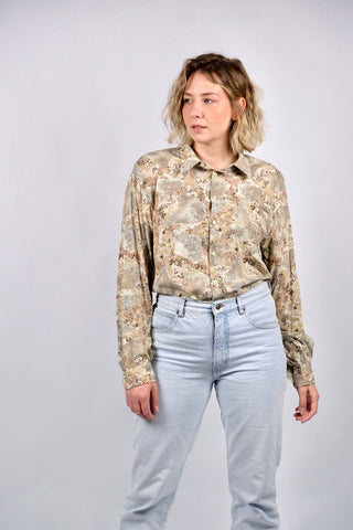 90s Hemd made in Italy aus reiner Viskose mit Crazy Pattern Print in tollen Farben (Graugrün/Salbei, Pistazie und Altrosa-Terracotta) – unisex tragbar: ideal für eine heutige Herren-L oder Damen-L/XL und für große Körpergrößen zu empfehlen – ein absolutes Highlight