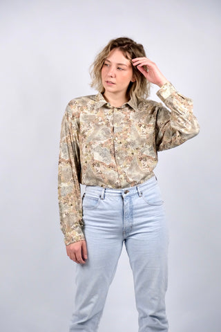 90s Hemd made in Italy aus reiner Viskose mit Crazy Pattern Print in tollen Farben (Graugrün/Salbei, Pistazie und Altrosa-Terracotta) – unisex tragbar: ideal für eine heutige Herren-L oder Damen-L/XL und für große Körpergrößen zu empfehlen – ein absolutes Highlight