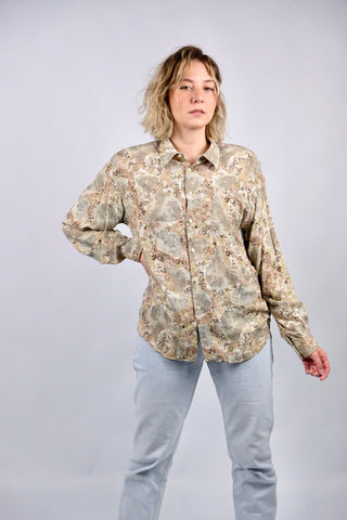 90s Hemd made in Italy aus reiner Viskose mit Crazy Pattern Print in tollen Farben (Graugrün/Salbei, Pistazie und Altrosa-Terracotta) – unisex tragbar: ideal für eine heutige Herren-L oder Damen-L/XL und für große Körpergrößen zu empfehlen – ein absolutes Highlight